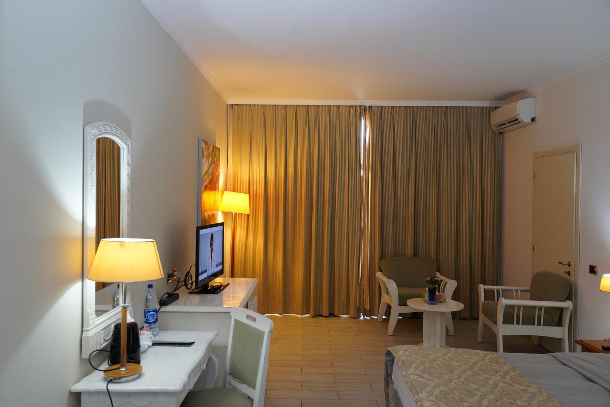 L'Amitie Hotel NʼDjamena Exterior foto